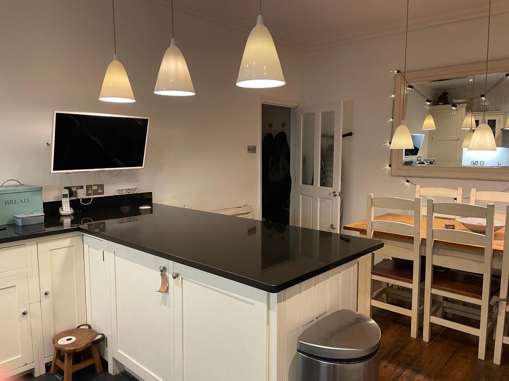 Сasa de vacaciones 3 Bed Sleeps 6 Free Parking *