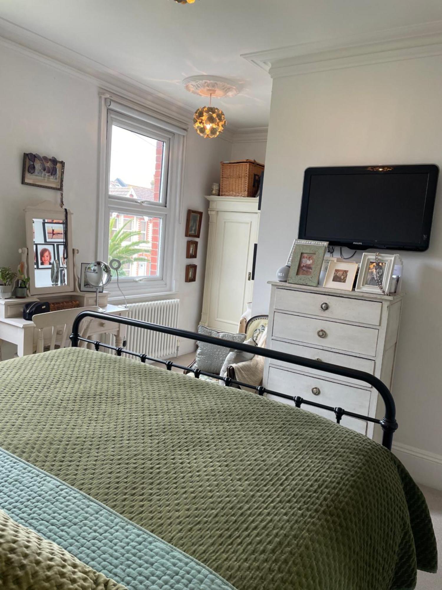 3 Bed Sleeps 6 Free Parking *