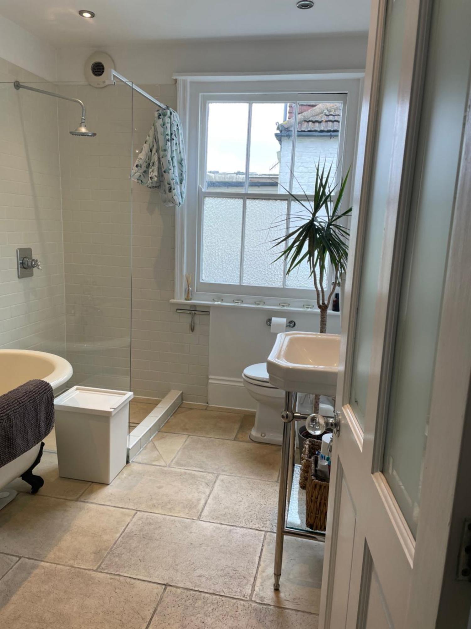 Holiday home 3 Bed Sleeps 6 Free Parking *