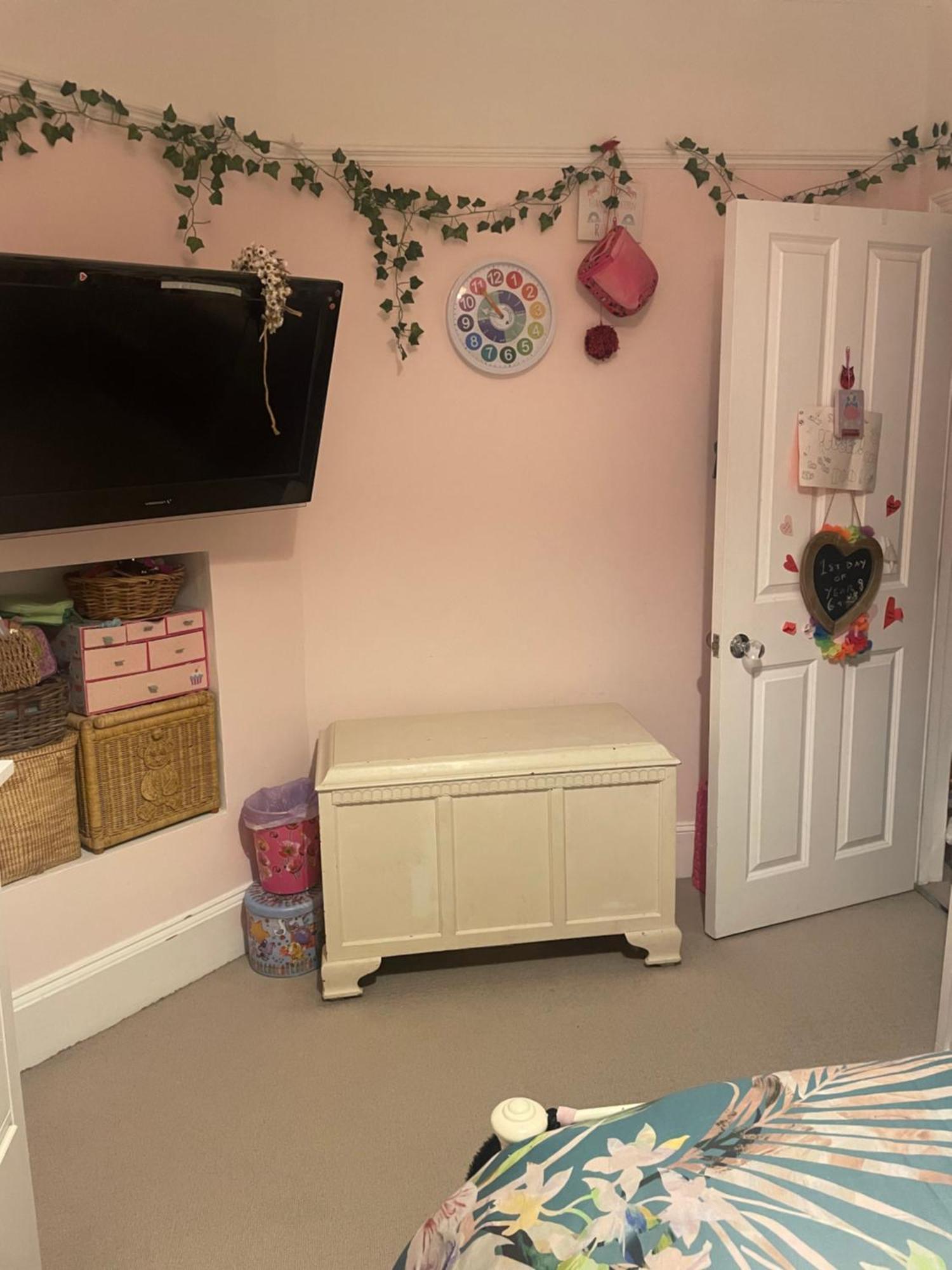 3 Bed Sleeps 6 Free Parking Holiday home *